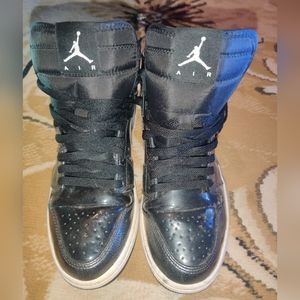 NIKE AIR JORDAN 1 RETRO HIGH BLACK